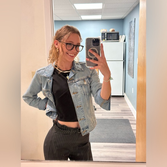 Meet your Posher, Gabriella - Picture 3 of 4